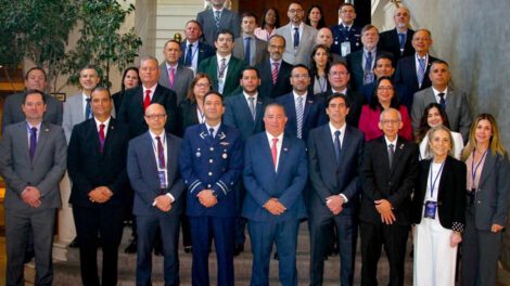 delegados de los 12 países