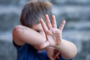 Niño maltratado