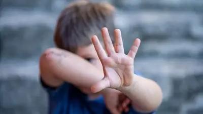 Niño maltratado