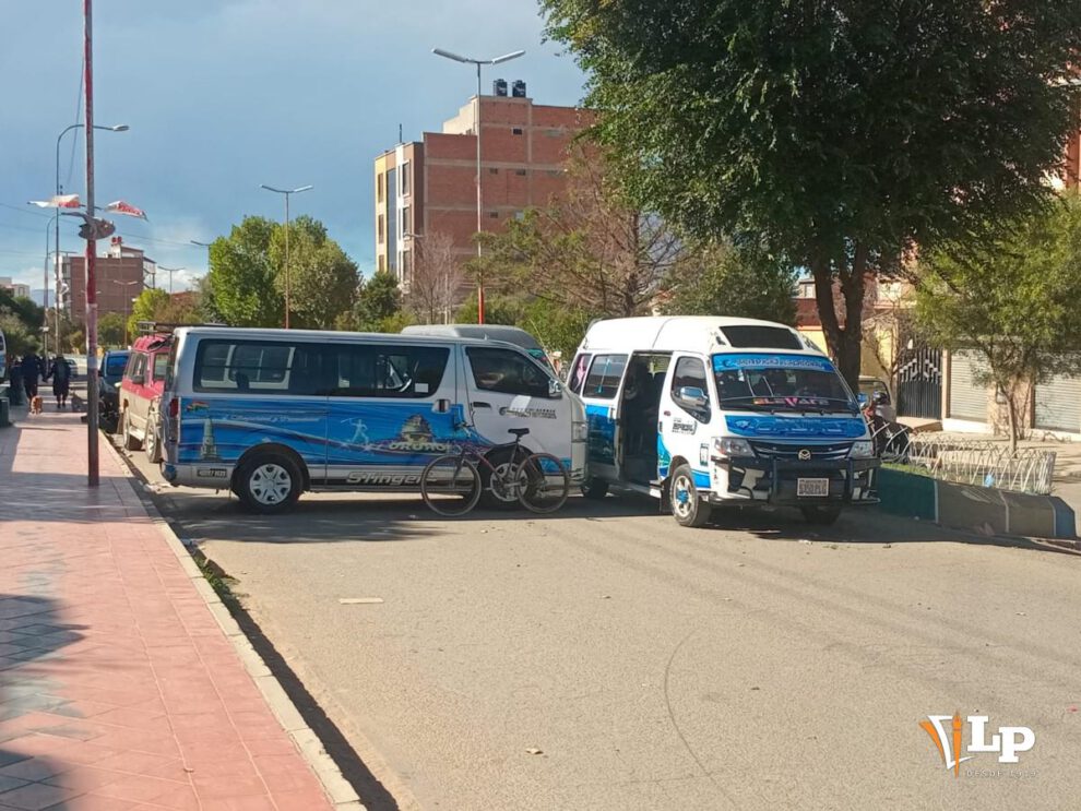 Bloqueo en Oruro cumple su segundo día