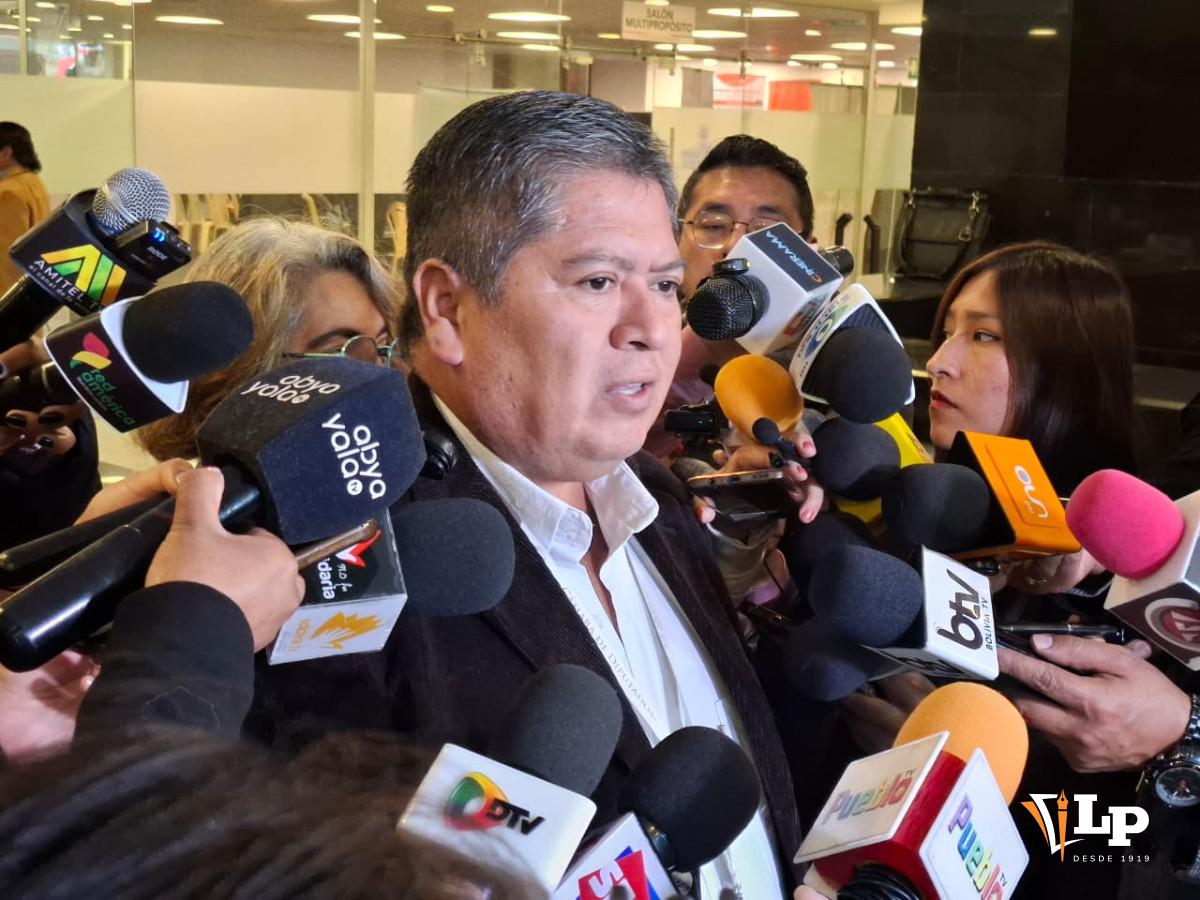 El diputado Pantaleón en conferencia de prensa