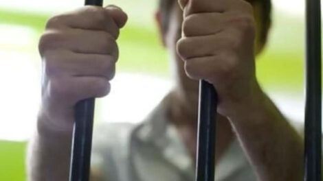 Imagen referencial de sujeto encarcelado