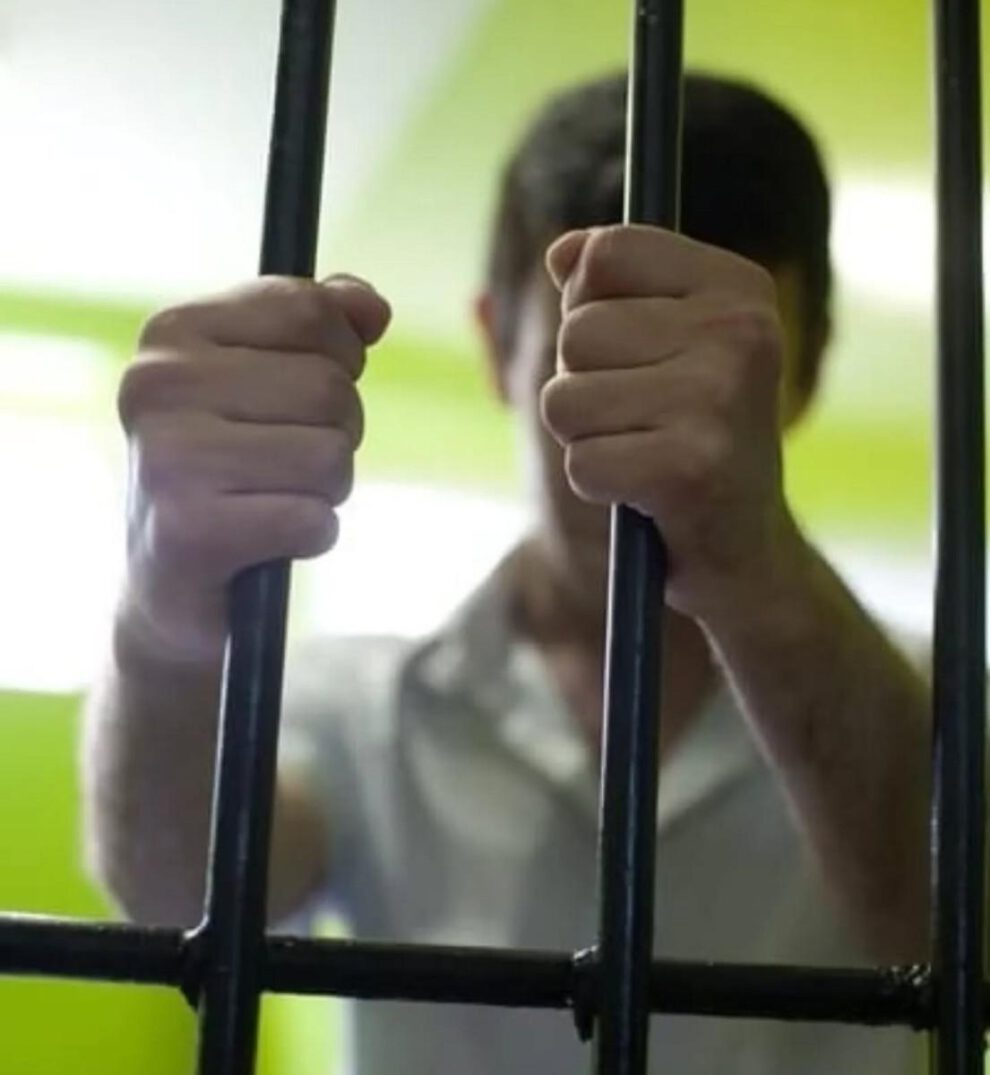 Imagen referencial de sujeto encarcelado