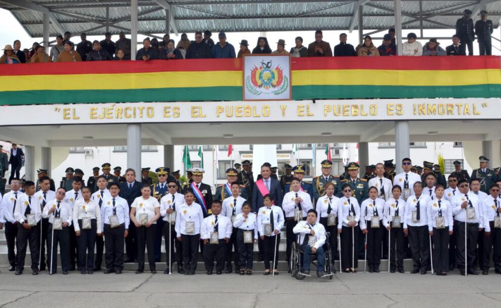 Las 41 personas con discapacidad recibieron las libretas de servicio militar