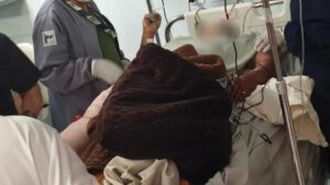 persona en una camilla