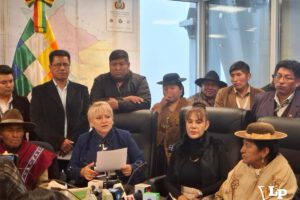 Firma del pronunciamiento entre el PDC y Conamaq