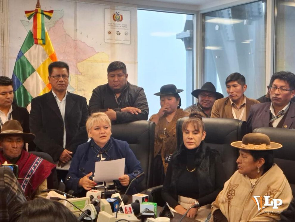 Firma del pronunciamiento entre el PDC y Conamaq