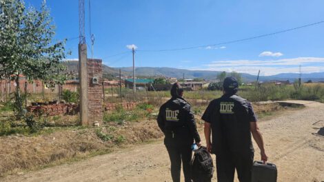 Personal del Instituto de Investigaciones Forenses (IDIF) se retira tras procesar la escena