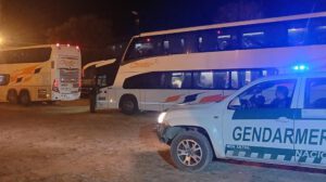 Las autoridades decomisaron objetos punzocortantes y sustancias ilícitas a hinchas de River Plate