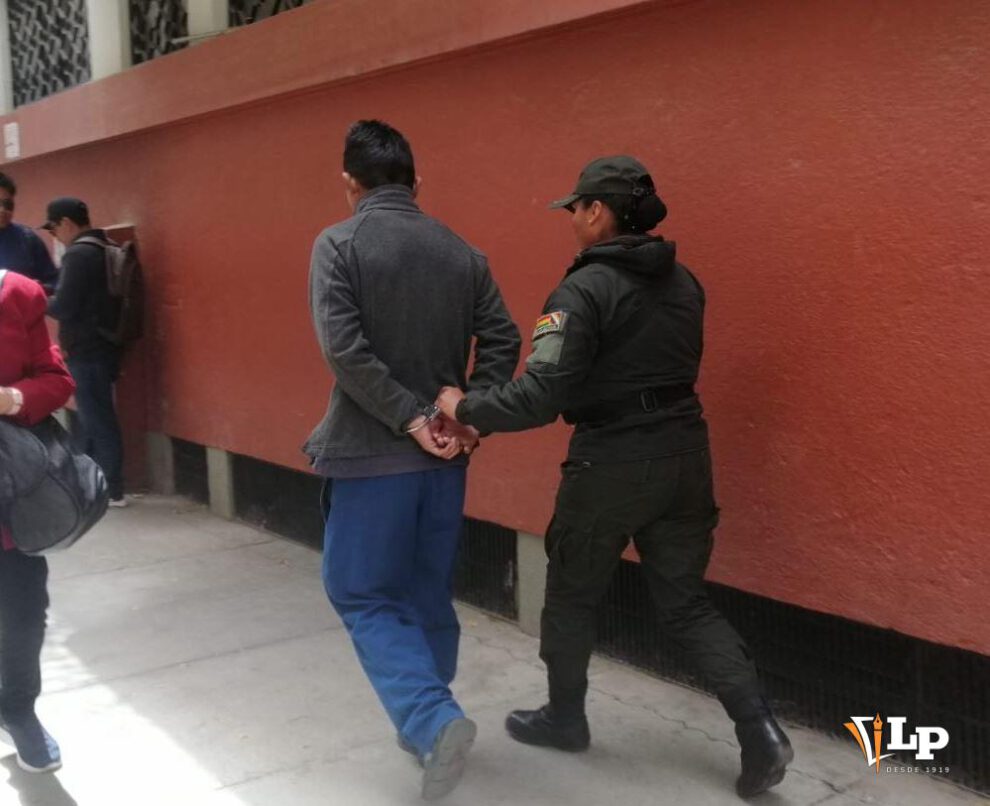 Se lleva al sujeto a su audiencia cautelar