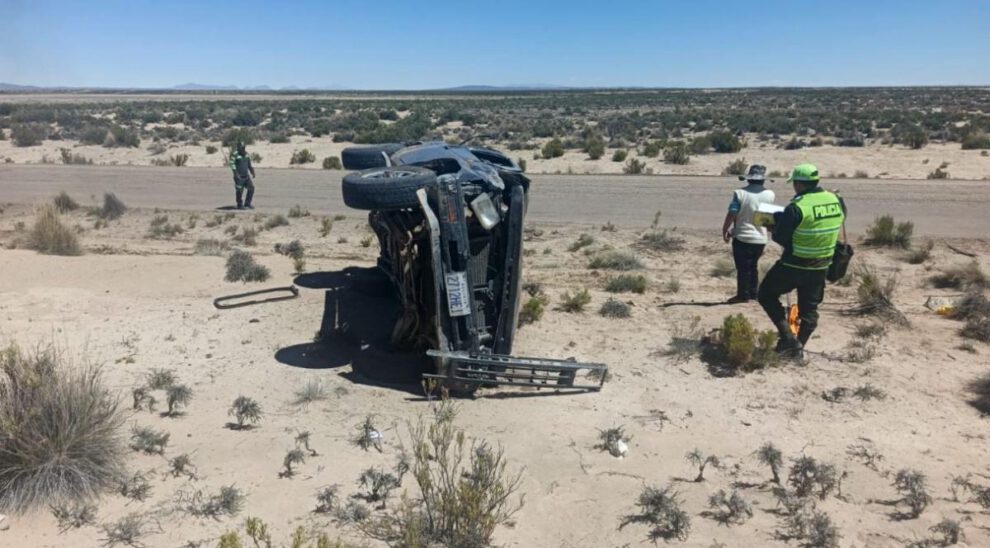 Personal de Transito toma detalles del suceso