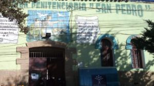 Imagen del frontis del penal de “San Pedro”