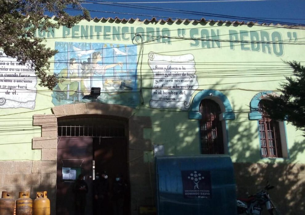 Imagen del frontis del penal de “San Pedro”