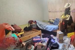 Vista del interior de uno de los inmuebles allanados por la Policía en Quillacollo