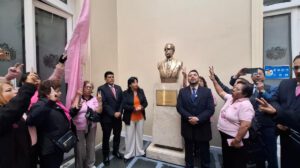 Acto de restitución del busto de Estenssoro