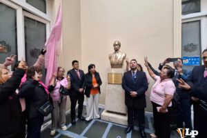 Acto de restitución del busto de Estenssoro