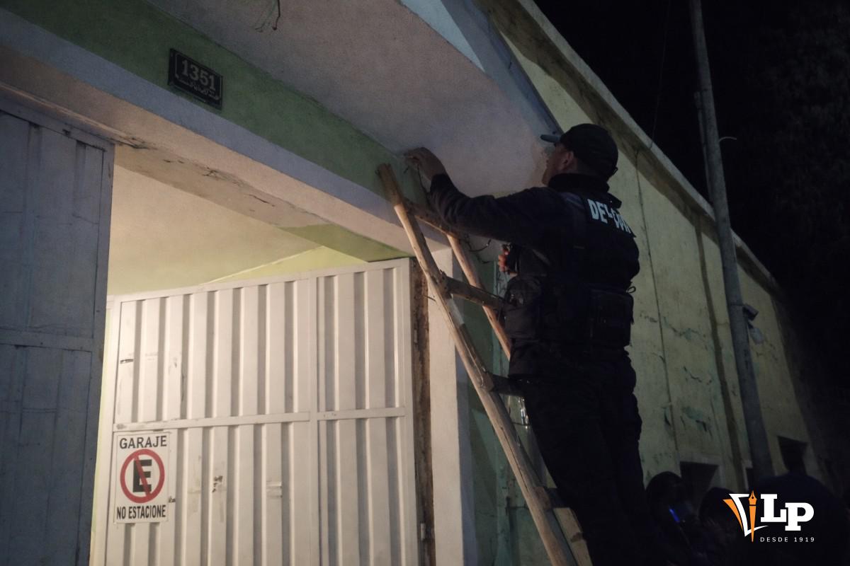 Personal de Defensa al Consumidor va sacando las cámaras