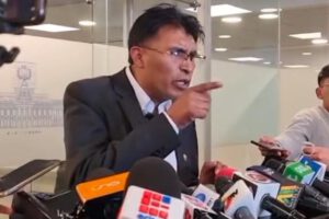 El senador Nilton Condori generó controversia al declarar: “Mi objetivo es cambiar Bolivia