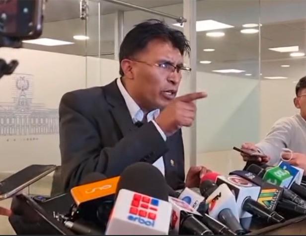 El senador Nilton Condori generó controversia al declarar: “Mi objetivo es cambiar Bolivia