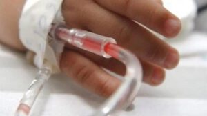 El niño se encuentra hospitalizado