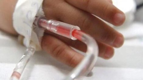 El niño se encuentra hospitalizado