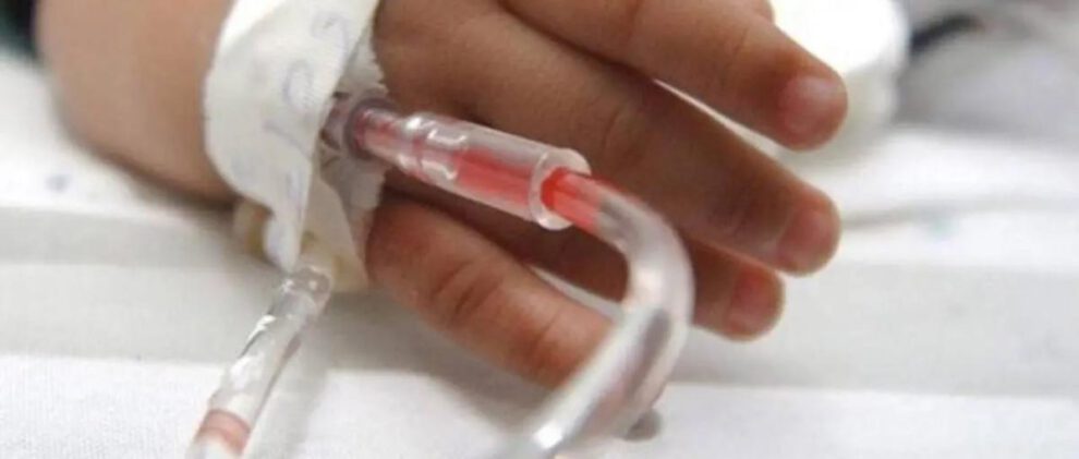 El niño se encuentra hospitalizado