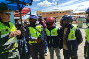 Oficiales explican a los mototaxistas importancia de las normas de transito