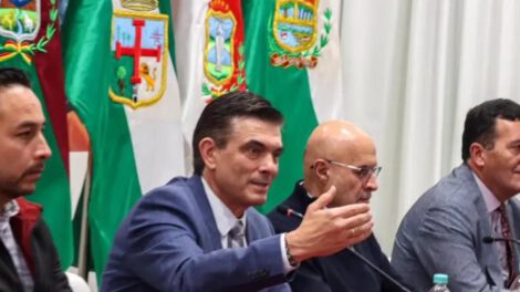 El Presidente Rodrigo Paz en la reunión con los alcaldes electos