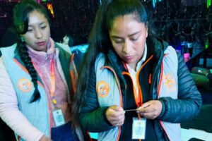 Imagen de la DIO revisando