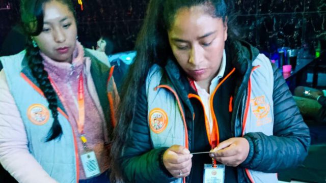 Imagen de la DIO revisando