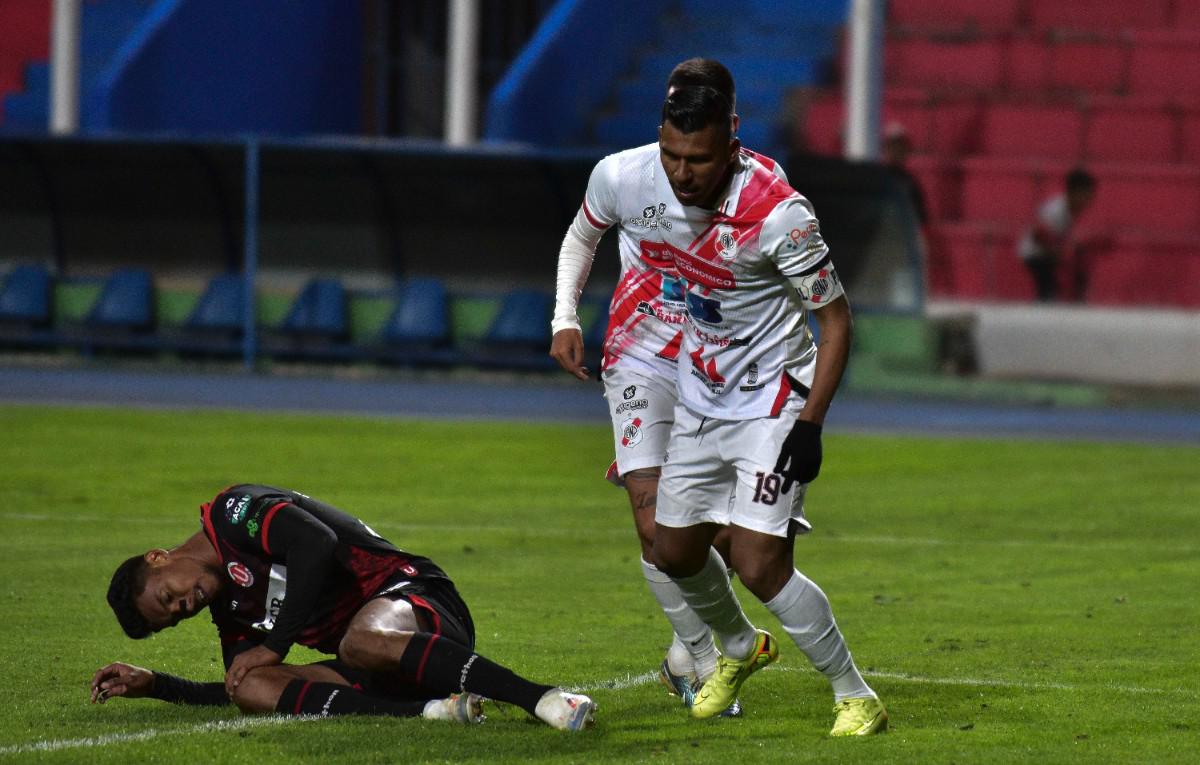 División Profesional, Nacional Potosí vs. FC Universitario, Estadio Víctor Agustín Ugarte