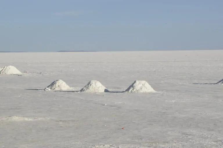 El salar de Uyuni, en Bolivia, es una de las reservas de litio más grandes del planeta