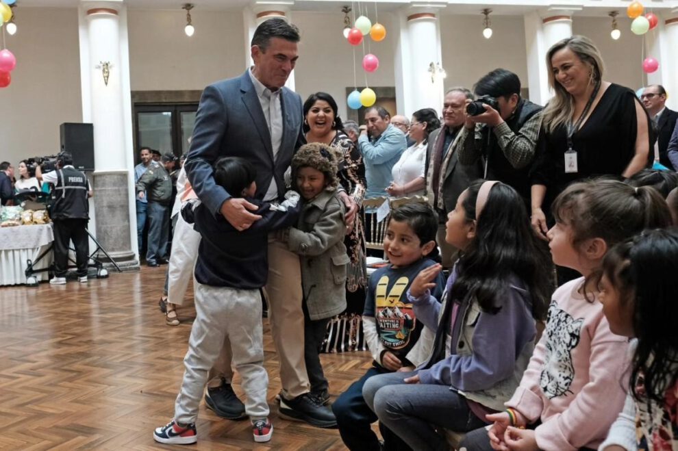 El Presidente Rodrigo Paz instó a la sociedad a realizar un cambio de mentalidad para garantizar el bienestar de los niños