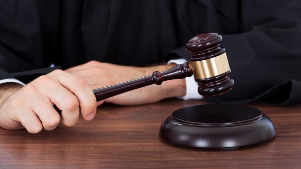 Juez de El Torno ordena suspender difusión de encuestas a una red televisiva vía acción popular