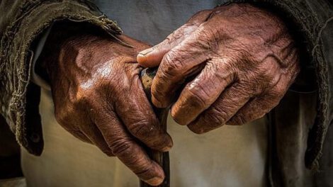 La víctima vive sola en su vivienda