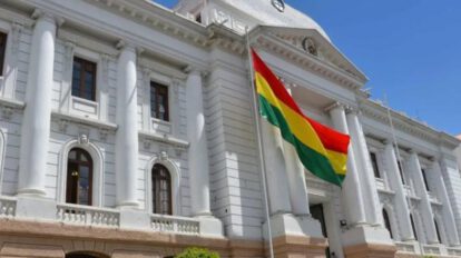 casa con bandera