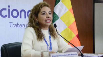 mujer hablando
