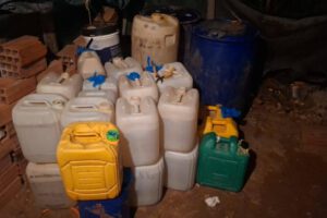 Se confiscó 7.730 litros de gasolina acumulada ilegalmente en Sucre