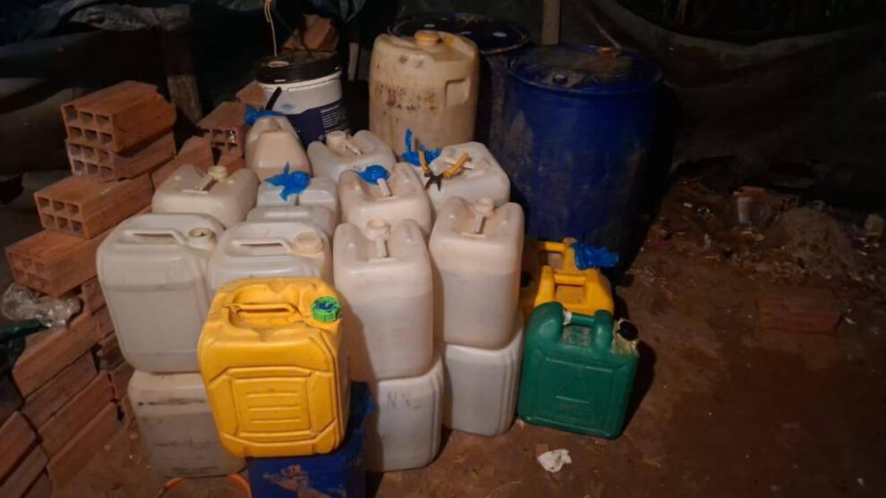Se confiscó 7.730 litros de gasolina acumulada ilegalmente en Sucre