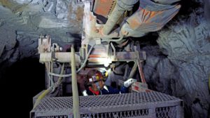Labores en interior mina de la empresa Minera Colquiri