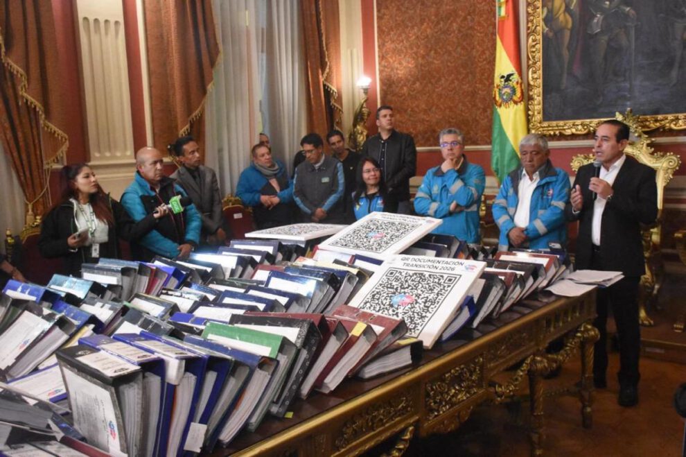 Más de 270 carpetas fueron entregadas al alcalde electo de La Paz César Dockweiler