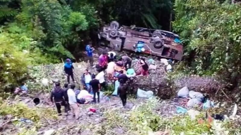 bus volcado por accidente