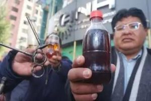 Personas con un bidón