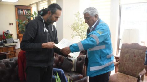 El alcalde de La Paz, Iván Arias, hizo entrega oficial del título municipal de “Hijo Predilecto”