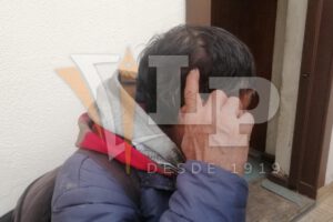 El anciano muestra las heridas dejadas tras la agresión