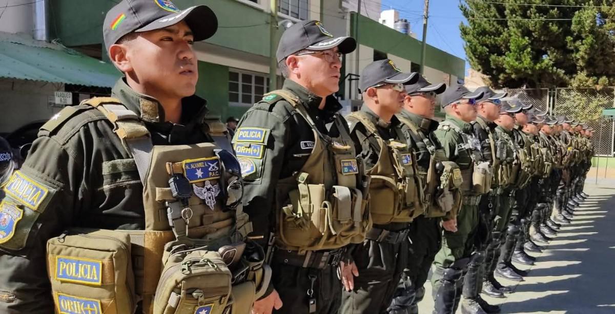 Policías de la PAC durante la celebracion