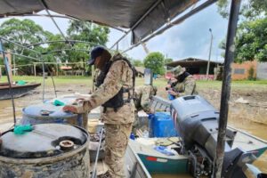 Un bote deslizador fue incautado durante el operativo, además de las sustancias controladas