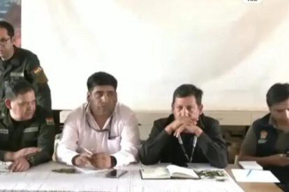 personas hablando