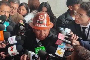 El Secretario Ejecutivo de la Federación Sindical de Trabajadores Mineros de Bolivia (Fstmb), Andrés Payi en conferencia de prensa