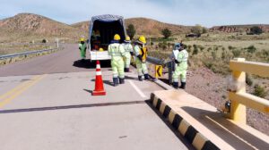 trabajos de mantenimiento de señalización vertical en el tramo Chuquichambi – Huayllamarca